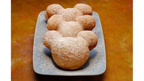 Mickey shaped beignets recipe and how to eat them. Beignet Recipe, Disneyland Food, Disney Treats, Disney Dining, World Recipes, Disney Food, Beignets, Copycat Recipes, Walt Disney World