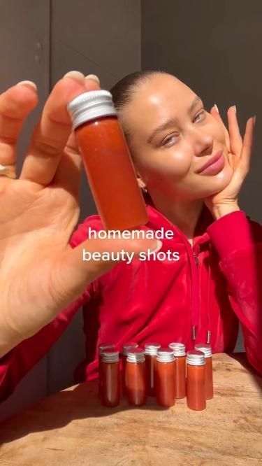 Homemade Beauty Shots Glowing Skin Juice, Easy Juice Recipes, Healthy Water Drinks, Aloe Vera Drink, Healthy Juice Drinks, Juice Cleanse Recipes, Improve Nutrition, Easy Healthy Smoothies, Wellness Shots