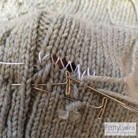 How to Fix a Hole in Knitting Mending Sweaters, Visible Mending Stitches, Mending Stitches, Mending Ideas, Darning Embroidery, Sweater Hats, Knit Intarsia, Knitting Projects Free, Vintage Hangers