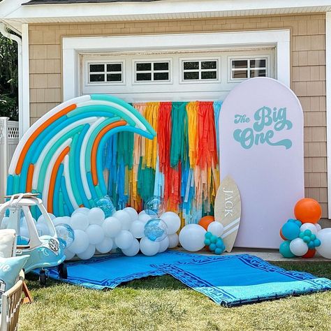 Surf Balloon Garland, Wave Balloon Arch, Beach Bday, Moving Party, Sea Baby Shower, Balloon Installation, Up Balloons, Backdrop Ideas, The Big One