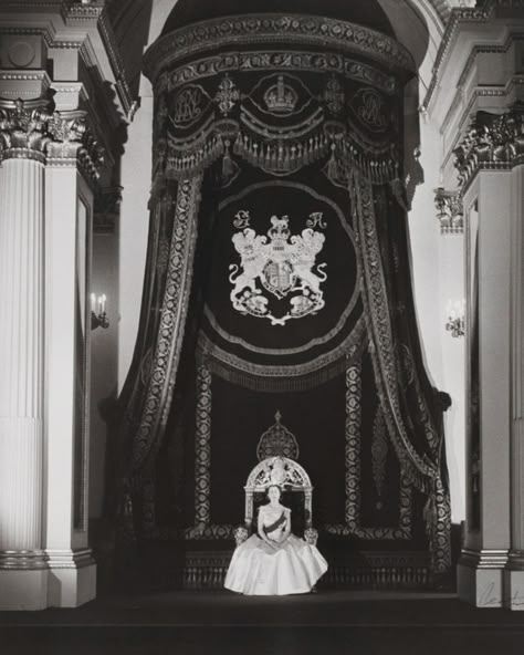 Prince Philip Queen Elizabeth, Ratu Elizabeth, Queen Elizabeth 2, Royal Family Pictures, Rainha Elizabeth Ii, Elizabeth 2, Cecil Beaton, British Royal Families, Princess Elizabeth