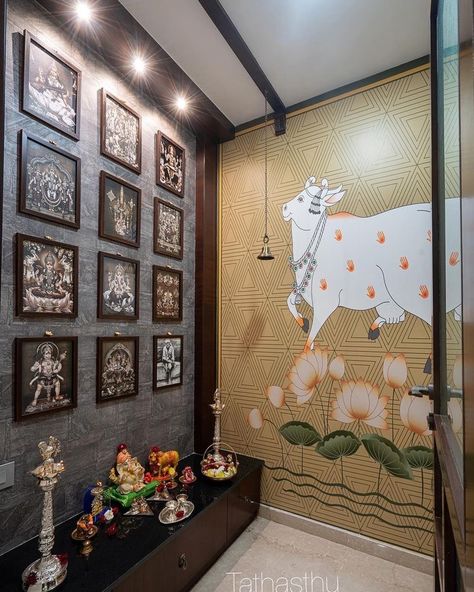 Pooja Room Wall Painting Ideas Indian, Puja In Living Room, Pichwai Painting In Pooja Room, Heritage Decor Ideas, Office Pooja Room, Pooja Room Wall Decor, Puja Room Back Wall Design, Kerala House Painting Ideas, Vastu Paintings For Home Entrance