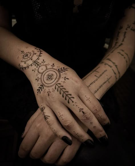 Boho Hand Tattoos For Women, Rune Hand Tattoos For Women, Viking Hand Tattoos For Women, Balkan Tattoo, Stick And Poke Designs, Highlights 2024, Croatian Tattoo, Sarah Tattoo, Labyrinth Tattoo