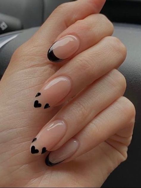 Cute Minimalistic Nail Designs, Minimalist Heart Nails, Valentines Day Nails Nail Art, Simple Heart Nails, Hearts On Nails, Black Heart Nails, Hearts Nail Art, Heart Nail Designs, February Nails