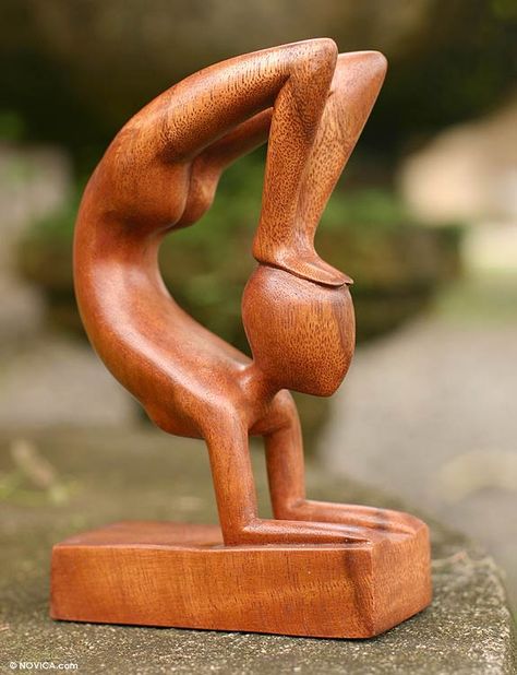 Yoga Sculpture, Art Sculpture En Bois, Woodworking Art Ideas, Sculpture Art Clay, Wood Carving Designs, Wooden Figurines, Carving Designs, Wood Carving Art, Wooden Sculpture