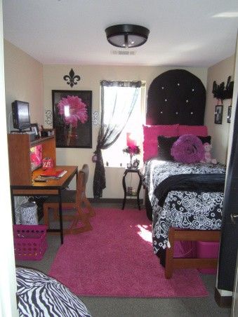 black,white and hot pink bedroom for a small space Hot Pink Grey And White Bedroom, Hot Pink And Black Room, Black And Hot Pink Room, Blush Hot Pink Snd Black Bedroom, 2000s Pink And Black Room, Single Dorm Room, Hot Pink Bedrooms, Dorm Room Layouts, Girl Dorms