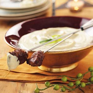 Beef Fondue with Mustard-Mayonnaise Sauce Beef Fondue, Fondue Dipping Sauces, Broth Fondue Recipes, Fondue Recipes Meat, Raclette Recipes, Fondue Night, Beef Dip, Mustard Recipe, Fondue Recipes