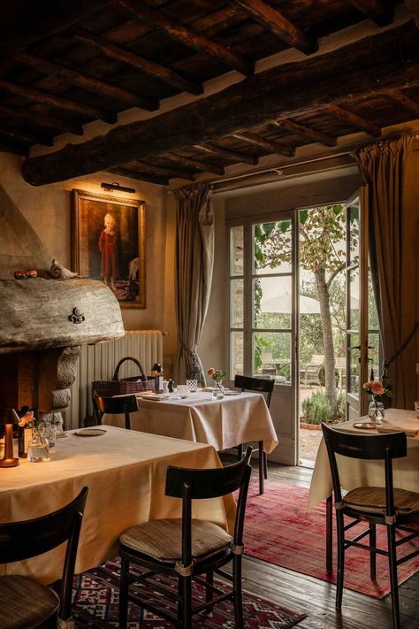 Lupaia | Dining Lupaia Tuscany, Hotels In Tuscany, Tuscany Travel, Romantic Hotel, Montepulciano, Tuscan Style, Farmhouse Charm, Open Kitchen, Restaurant Interior