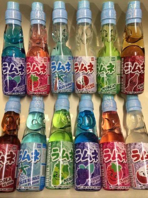 Japanese Soda, Hicks Und Astrid, Snacks Japonais, Japan Snacks, Japanese Drinks, Carbonated Soft Drinks, Asian Snacks, Junk Food Snacks, Cute Snacks