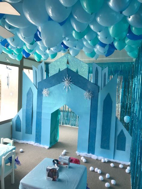 Cardboard Castle Diy Elsa Castle Cardboard, Frozen Party Entrance, Diy Frozen Castle Cardboard, Elsa Castle Cardboard, Diy Frozen Castle Backdrop, Disney Castle Cardboard, Diy Ice Castle, Frozen Door Decorations, Elsa Castle Diy