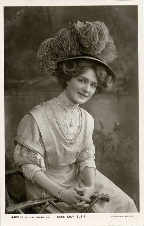 All sizes | Lily Elsie | Flickr - Photo Sharing! Lily Elsie, Edwardian Hat, Vintage Foto's, Merry Widow, Anna Pavlova, Victorian Hats, Portrait Vintage, Look Retro, Gibson Girl