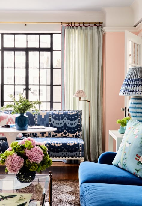 Preppy Room Decor Ideas, Classy Apartment, West Village Apartment, Blue Velvet Sofa, Nyc Design, Preppy Room Decor, Preppy Room, New York Apartment, House Beautiful