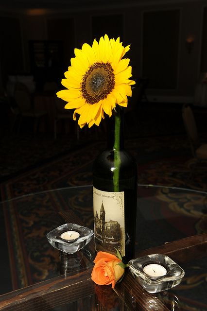 sunflower in wine bottle Sunflower Center Piece, Bbq Birthday, Tuscan Garden, Garden Bridal Showers, Birthday Bbq, Beer Bottles, Marry You, Awards Ceremony, Beer Bottle