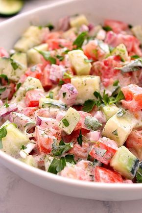 Creamy Cucumber Tomato Salad, Tomato Salad Recipe, Tomato Salad Recipes, Creamy Cucumber Salad, Creamy Cucumbers, Cucumber Tomato Salad, Onion Salad, Salad Healthy, Cucumber Recipes Salad