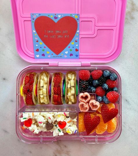 Lunch Kindergarten, Heart Shaped Garden, Crepe Breakfast, Fun Kid Lunch, Bento Box Lunch For Kids, Kindergarten Lunch, Strawberry And Banana, Banana Crepes, Breakfast Crepes