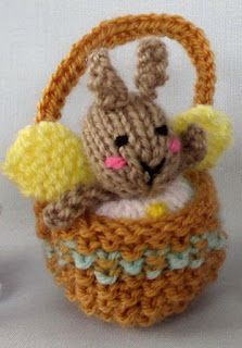 Flutterby Patch: New patterns Knitted Easter Crafts, Christmas Toy Knitting Patterns, Christmas Knitting Projects, Bunny Knitting Pattern, Hot Cross Bun, Preemie Hats, Miniature Knitting, Knitted Doll Patterns, Preemie Clothes