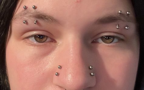 Eyebrow piercings high nostril piercing Symmetrical Eyebrow Piercing, Symmetrical Piercings, Piercings Lip, Eyebrow Piercings, Piercings Eyebrow, Piercing Inspo, Cool Piercings, Eyebrow Piercing, Piercing Ideas