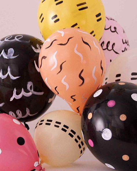 Balloon Paint Darts, Painted Balloons, Balloon Tips, European Interiors, Filled Balloons, Grown Up Parties, Floating Balloons, Chic Home Design, Birthday Confetti