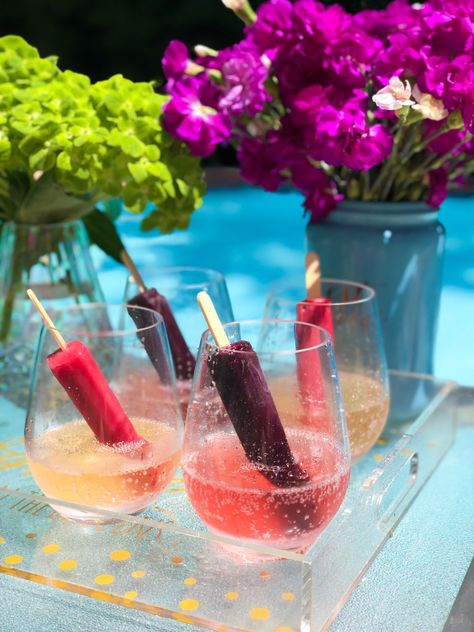 Popsicle Champagne – The Rose Table Liquor Lollipops, Making Popsicles, No Bake Summer Desserts, Easy No Bake, Rooftop Wedding, Summer Dessert, Summer Treats, Adult Drinks, Fun Summer