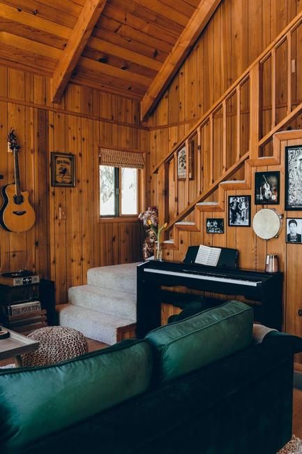 Small Wooden House with Cozy Interiors, Lovely Cabin in California Cabin Interiors Cozy, Cozy Airbnb, Small Cottage Designs, Small Cabin Interiors, Cozy Cabin In The Woods, Wooden Cabin Interior, Ecological House, Small Wooden House, Barn Renovation