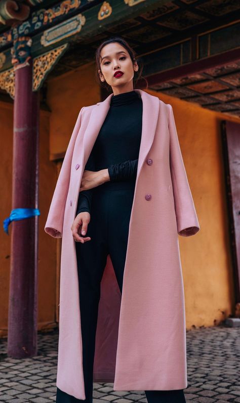 Long Pink Coat Outfit, Pink Coat Outfit Winter, Long Jacket Outfit, Long Pink Coat, Pink Coat Outfit, Pink Jacket Outfit, Pink Coats For Women, Planned Outfits, Feminine Winter