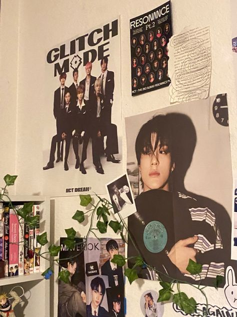 Nct Dream Room Decor, Nct Bedroom, Nct Room Aesthetic, Enhypen Room Aesthetic, Nct Room Decor, Nct Dream Poster, Nct Aesthetic, Neon Bedroom, Easy Room Decor