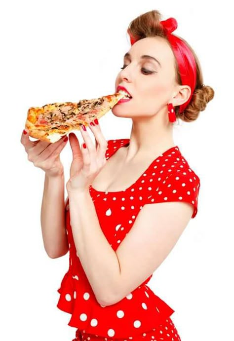 People Eating Pizza, Person Eating, Pizza Pin, Pizza Shop, Eating Pizza, Pizza Day, I Love Pizza, Photos Of People, Art Photography Portrait