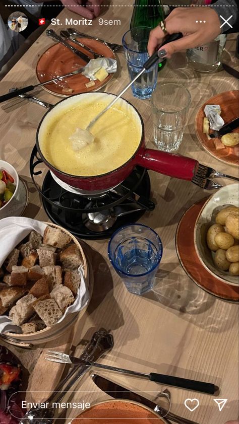 Fam Dinner Aesthetic, Dinner Aethestic, Cheese Fondue Aesthetic, Football Sunday Aesthetic, French Dinner Aesthetic, Making Dinner Aesthetic, Fondue Aesthetic, Raclette Aesthetic, Healthy Winter Food