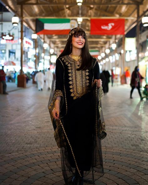 Kuwait Traditional Dress, Kuwait Traditional Clothes, Iraqi Traditional Clothing, Arabic Traditional Clothing, Kuwait Dress, Iraqi Clothing, Fashion Abaya, Arabic Clothing, Liberation Day