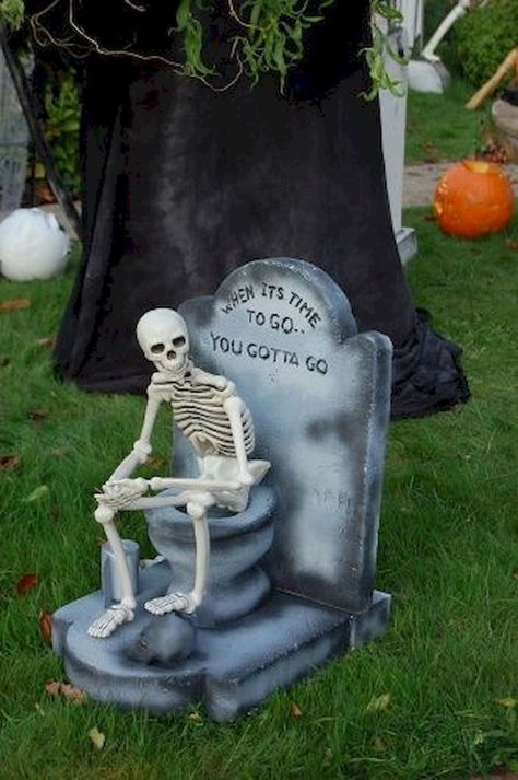 👻🎃💀 Diy Halloween Dekoration, Halloween Sounds, Halloween Forum, Halloween Diy Outdoor, Halloween Outside, Hallowen Ideas, Casa Halloween, Halloween Graveyard, Outdoor Halloween Decorations