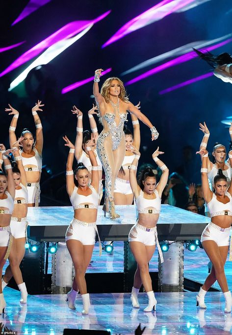 Super Bowl Performance Outfit, Jennifer Lopez Performance Outfits, Dance Career Aesthetic, Super Bowl Aesthetic, Jlo Dancing, Jlo Concert, Dancing On Stage, Backup Dancer, Beyonce Dancers