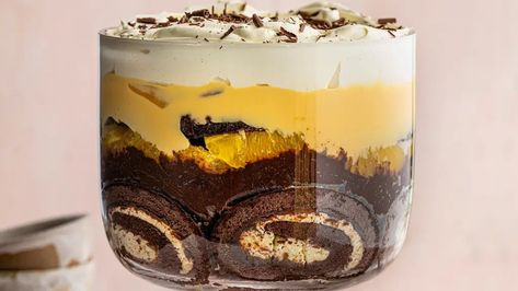 Prue Leith's dark chocolate and orange trifle Koue Nageregte, Orange Trifle Recipes, Orange Trifle, British Bake Off Recipes, Puzzle Food, Prue Leith, Bake Off Recipes, Chocolate And Orange, Coffee Jelly