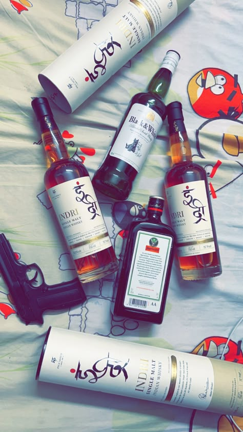 Drinking Alcohol Aesthetic Wallpaper, Alcohol In Car Snapchat, Jack Daniel Aesthetic, Liquor Snapchat, Alcohol Snapchat Party, Bg Wallpaper, Daaru Party Pic, Alcoholic Drinks Pictures, Snooker Room