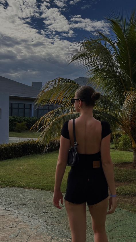 vacation outfit, vacation inspo, vacation outfit, outfit ideas, dark aesthetic, aesthetic photos, filler photos Black Backless Top Outfit, Backless Black Top, Backless Top Outfit, Black Backless Top, Tøp Aesthetic, Black Backless Dress, Vacation Outfit, Backless Top, Top Outfit