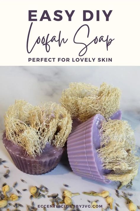 Diy For Summer, Loofah Soap Diy, Diy Soap Recipe, Diy Lavender, Melt And Pour Soap, Summer Diy Projects, Natural Loofah, Loofah Soap, Melt And Pour