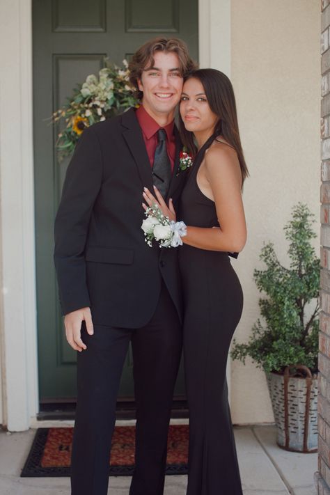 Black Prom Dresses Couple Photo Ideas, Prom Dates Couples Black Dress, Dark Red Hoco Couple, Black Prom Dress Ideas Couples, Prom Kissing Pictures, Black Prom Dress Pictures, Aesthetic Prom Couple, Black Dress Prom Couple, Burgundy Prom Couple