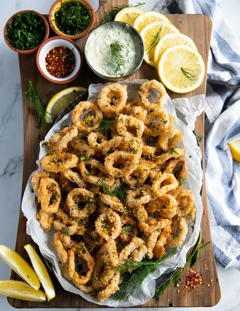 The Best Calamari recipe you'll ever make with video and tips! The secret flavor topping at the end is a must try! Served with homemade tartar! Homemade Gourmet, Gourmet Seafood, Snacks Ideas For Party, Fried Calamari Recipe, Seafood Recipe, Sea Food Recipes, Dinner Party Food, Best Fish Recipes, Calamari Recipes