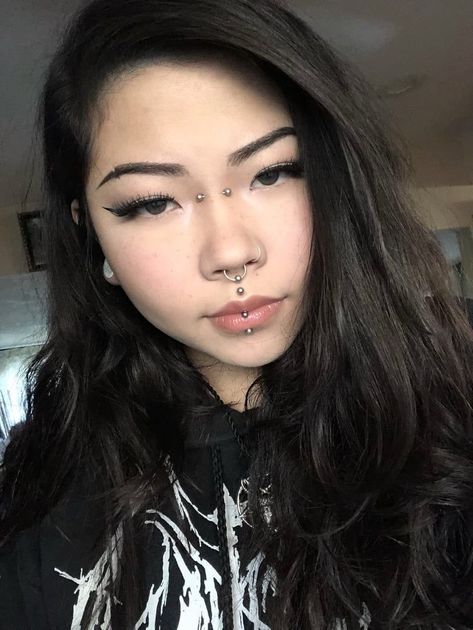 Lip Piercing Medusa, Nose And Lip Piercing, Middle Lip Piercing, Piercing Bridge, Nose Bridge Piercing, Lip Piercing Stud, Piercing Medusa, Lip Piercing Labret, Upper Lip Piercing