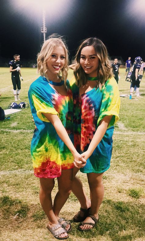 Best friend goals, football game, tye dye, bff, friends, spirit, school spirit || via: Kahokulaniii Goals Football, Bff Friends, Football Game Outfit, Friend Goals, Best Friend Goals, Football Game, Gaming Clothes, Football Games, School Spirit