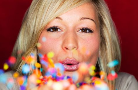 5 brilliant ideas for your birthday bash! Glitter Photo Shoots, Blowing Glitter, Glitter Photography, Glitter Pictures, Cute Birthday Pictures, Glitter Photo, Foto Tips, Birthday Pictures, Birthday Photoshoot