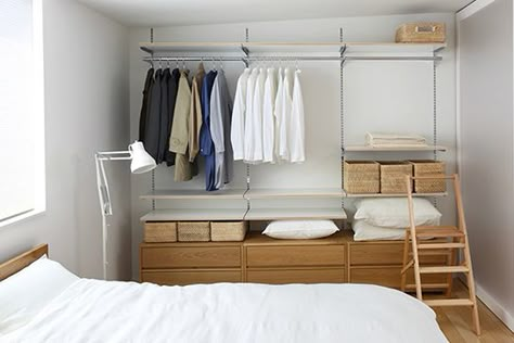 We Want To Move Into This Small-Space Japanese Apartment #refinery29 http://www.refinery29.com/muji-urban-apartment#slide11 Muji Bedroom, Japanese Apartment, Muji Home, Japanese Bedroom, Bedroom Closet Storage, Apartment Storage, Trendy Apartment, Small Closets, Closet Decor