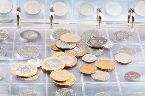 Choosing the right coin album or coin folder to store your collection in is easy if you know to evaluate the trade-offs of each type. How To Clean Coins, Penny Collection, Storage Books, Fun Camp, Paracord Necklace, Diy Hack, Coin Grading, Copper Coins, Coin Collection