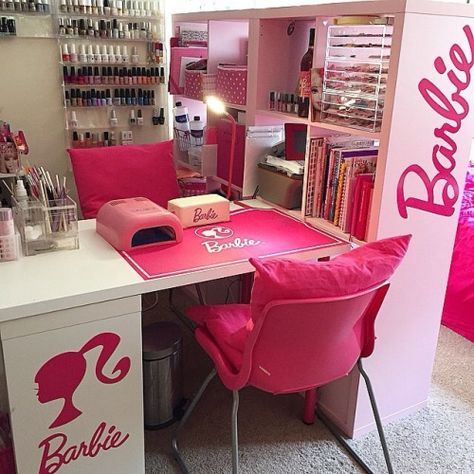 Nail Room Decor Ideas, Nail Room Ideas Home, Home Nail Salon Ideas, Nail Technician Room, Rangement Makeup, Nail Salon Ideas, Salon Design Ideas, Nail Room Ideas, Tech Room