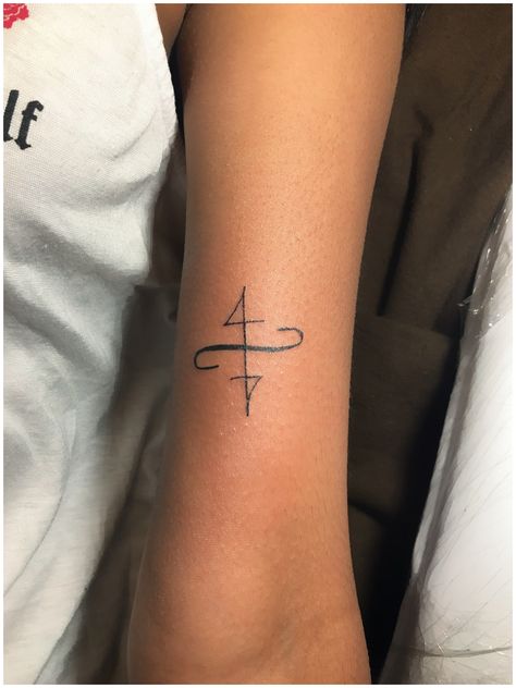 Tattoo Symbols ( Harmony ) done by @melanin_desiretattoos Harmony Symbol Tattoo, Harmony Tattoo Ideas, Harmony Tattoo Symbols, Soulmate Tattoo Symbol, Melanin Tattoo, Soulmate Art, Tattoo Rug, Harmony Tattoo, Harmony Symbol