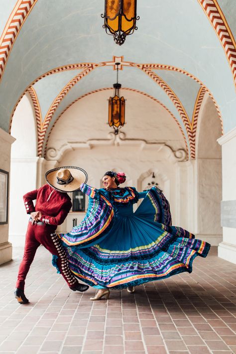 Ballet Folklorico Art, New Mexico Culture, Hispanic Heritage Month Aesthetic, Mexican Culture Photography, Folklorico Aesthetic, Mariachi Aesthetic, Folklorico Dancers, Mexico Folklorico, Mexico Dance