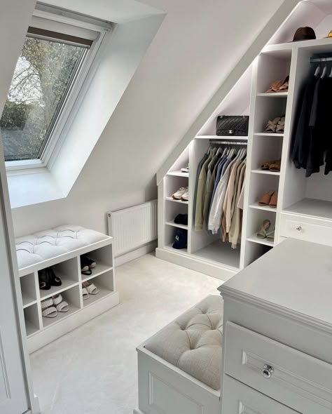 Attic Closet Ideas Angled Ceilings, Attic Storage Ideas, Attic Closet Ideas, Attic Bedroom Closets, Loft Closet, تحت الدرج, Attic Bedroom Storage, Eaves Storage, Attic Wardrobe