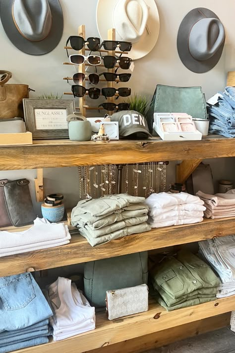 Clothing Boutique Layout, Boutique Setup Store Displays, Home Boutique Ideas Small Spaces, Boutique Entrance, Boutique Set Up Ideas Spaces, Boutique Interior Ideas, Western Boutique Display, Boutique Display Ideas Retail Stores, Small Boutique Interior Design Ideas