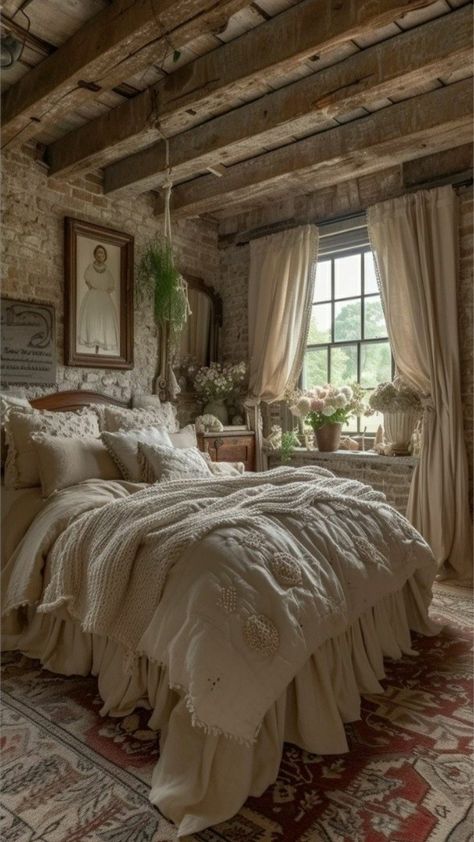 Rustic European Cottage Interiors, Old World Bedroom Ideas, Tuscany Cottage, Old Fashioned Bedroom, Bedroom Ideas For Couples Vintage, Rustic Cottage Bedroom, Boho 2024, Old World Bedroom, Tuscan Bedroom