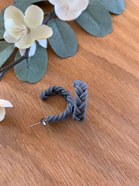 Polymer Clay Hoop Earring, Braided Polymer Clay Earrings, Polymer Clay Hoop Earrings Diy, Easy Polymer Clay Earrings, Polymer Clay Earring Ideas, Clay Jewellery Handmade, Clay Earrings Diy, Polymer Clay Hoop Earrings, Earring Clay