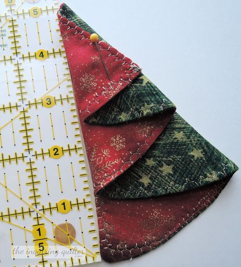 Folded Fabric Christmas Tree Ornament Folded Fabric Ornaments Sewing Patterns, Folded Fabric Christmas Tree Ornaments, No Sew Christmas Ornaments Free Pattern, Christmas Tree Napkin Fold, Christmas Tree Napkins, Christmas Tree Quilt, Christmas Sewing Projects, Fabric Christmas Trees, Folded Fabric Ornaments